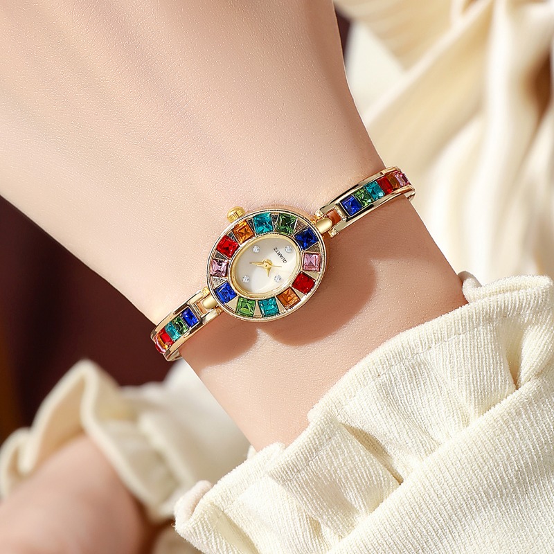 قطعتان من ساعات اليد النسائية  - مراجعة Mystery Jewelry Jar Watches وسعره