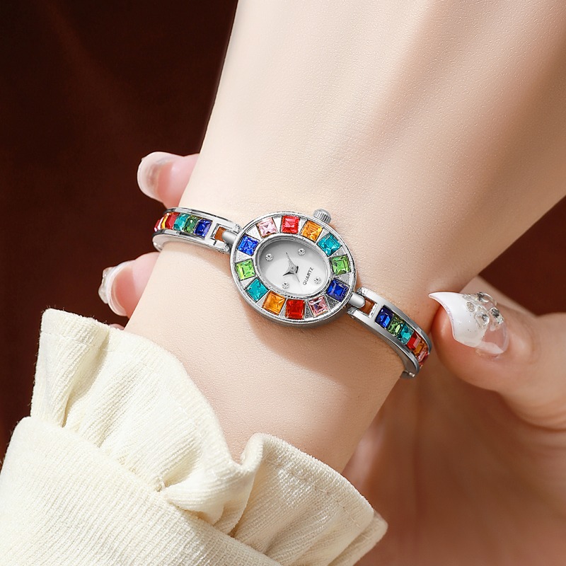 قطعتان من ساعات اليد النسائية  - مراجعة Mystery Jewelry Jar Watches وسعره